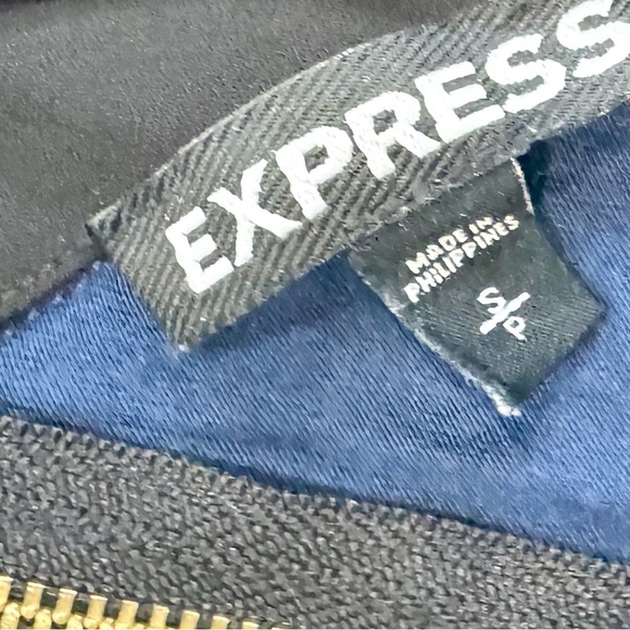 Express flowy zip back chiffon top ❤️ - Picture 5 of 6